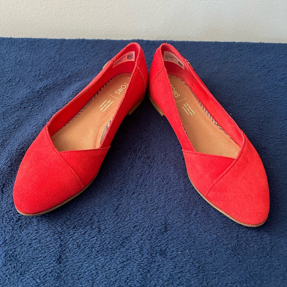 Like New Tom’s Red Flats